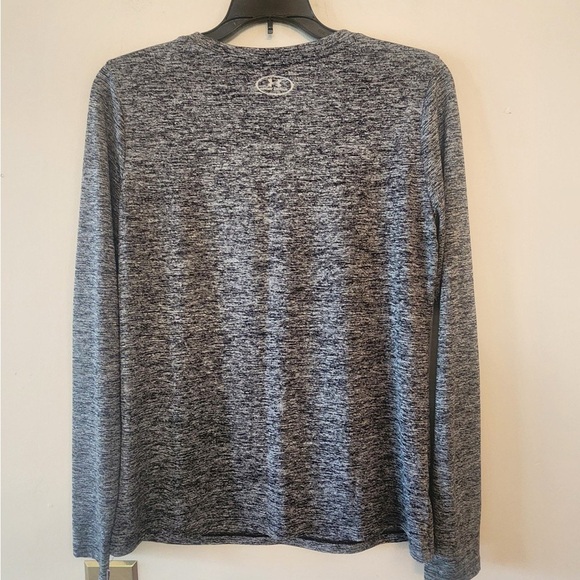 Under Armour heat gear loose fit long sleeve black grey shirt size womens small - Picture 2 of 3